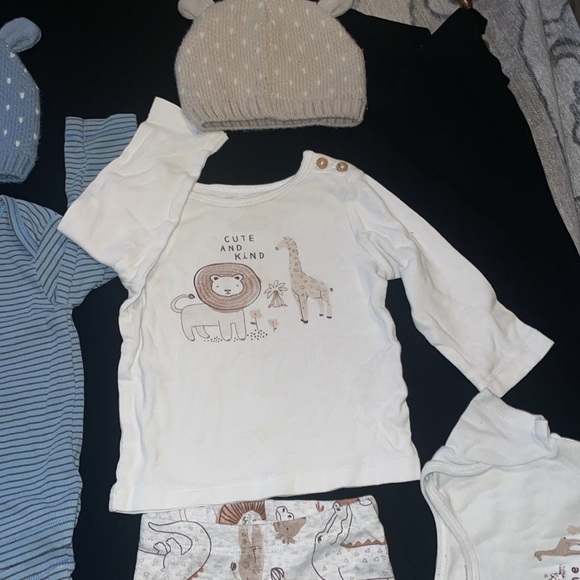 10 pcs Carter’s 2 sets clothes for baby boy - Picture 5 of 5